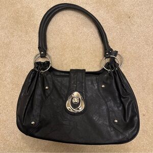 ⭐️ Chic Black Shoulder Bag with Silver Accents